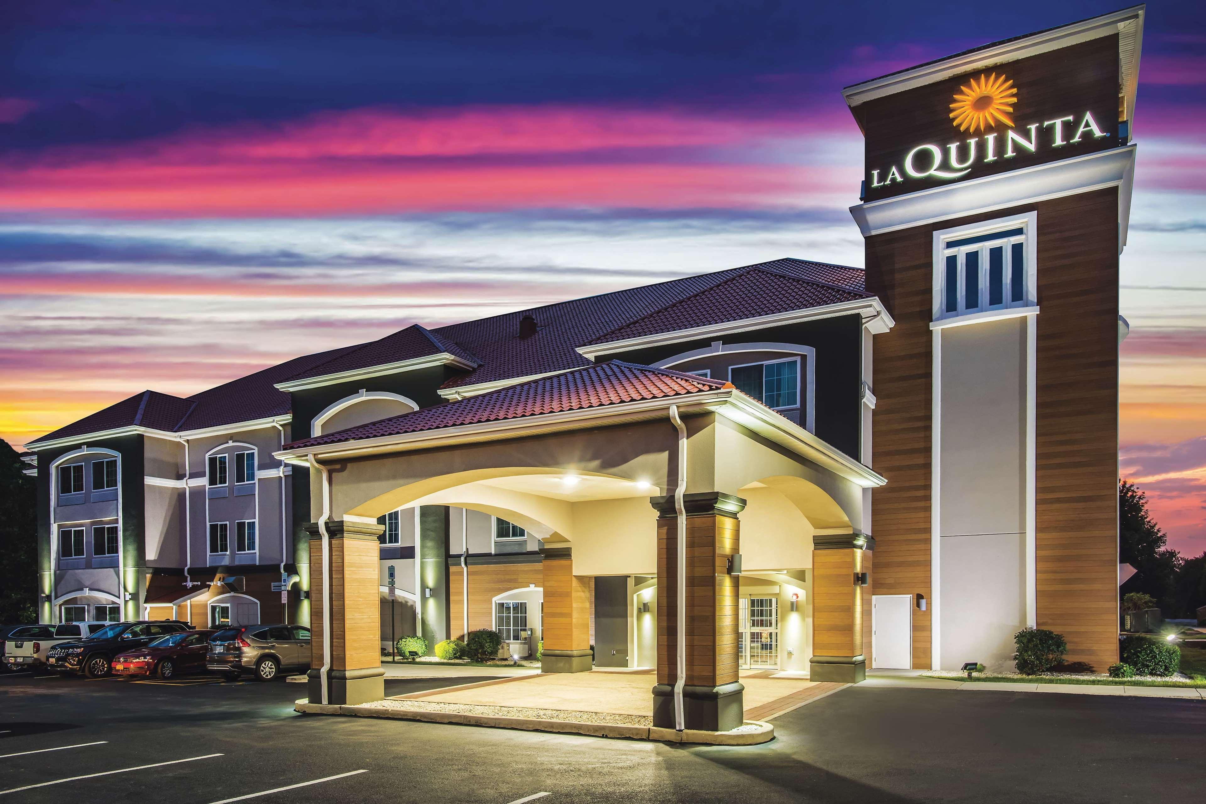 La Quinta By Wyndham Chambersburg Hotel Exterior foto